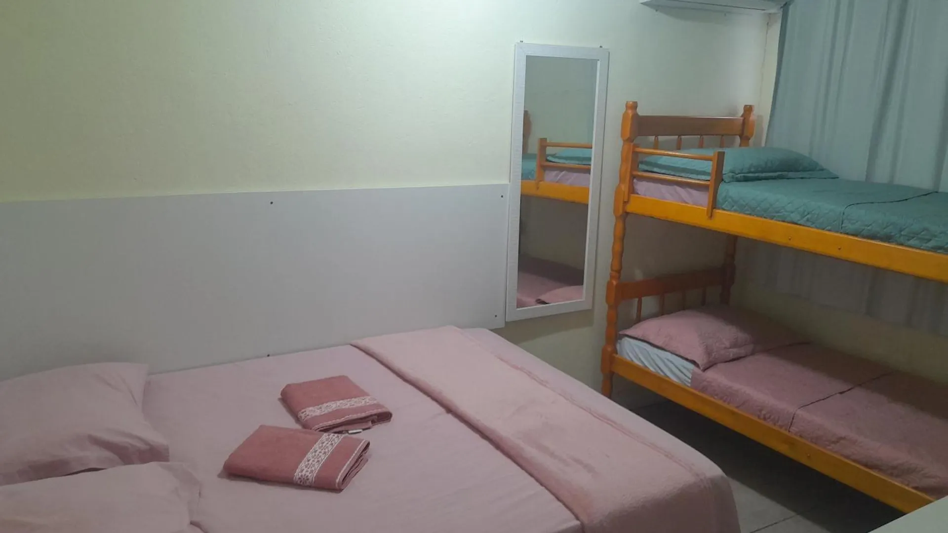 Hostal Pousada Cafe Com Margarida 150 Metros Do Mar Rua Do Calcadao Da Central Balneário Camboriú Brasil