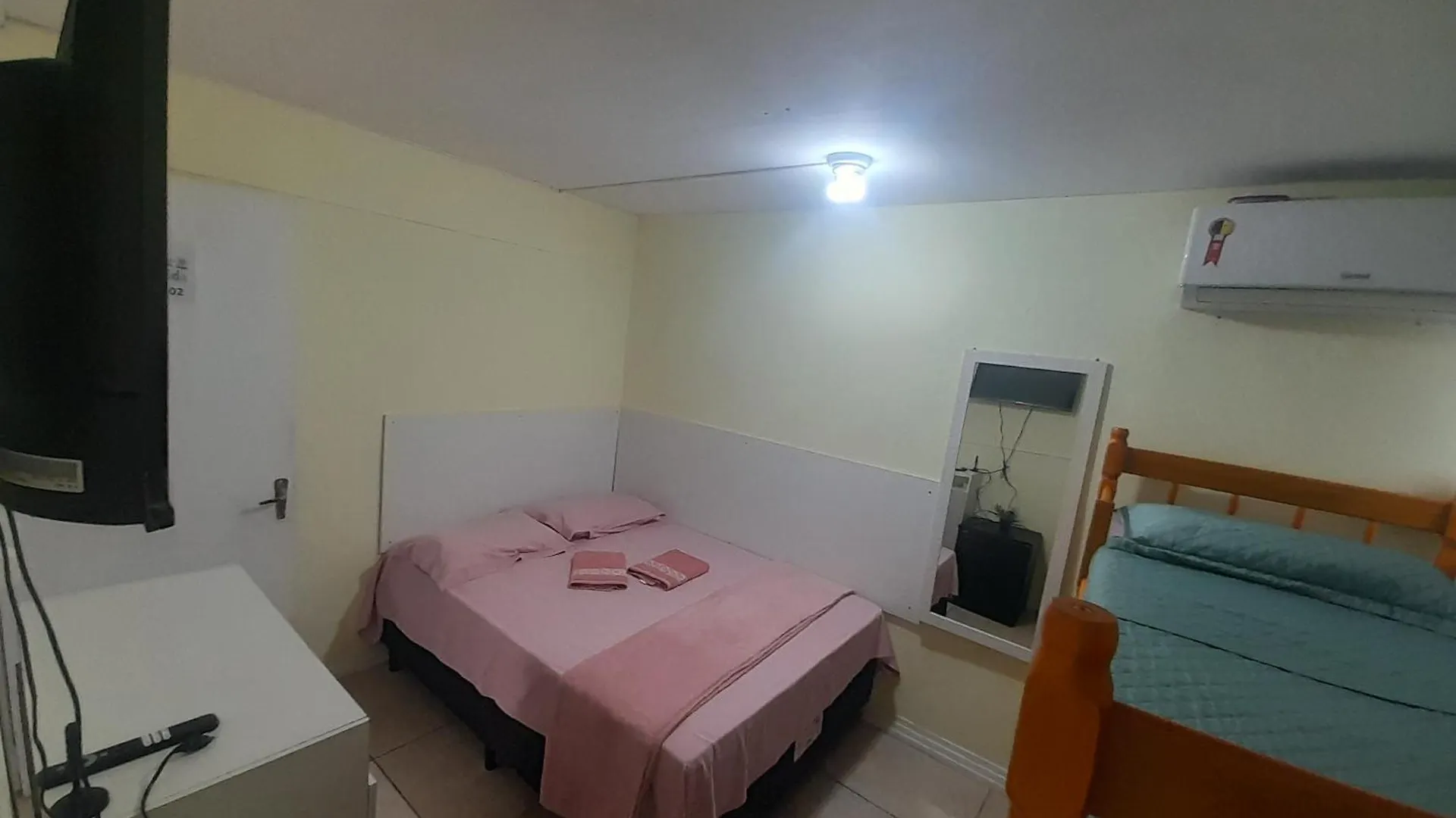 Hostal Pousada Cafe Com Margarida 150 Metros Do Mar Rua Do Calcadao Da Central Balneário Camboriú